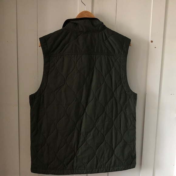 Duluth trading Men's Quilted Vest in Olive Green size Medium lots pockets - Picture 2 of 8